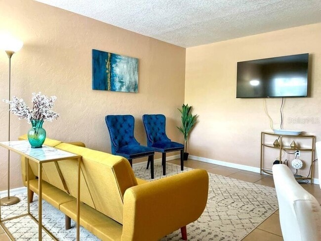 2050 Arlington St Unit 106