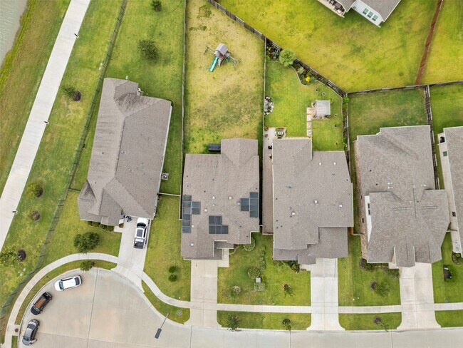 Building Photo - 2405 Bayrose Dr