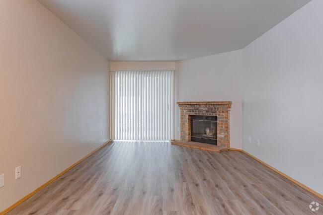 2BR, 2BA - 1,040 SF