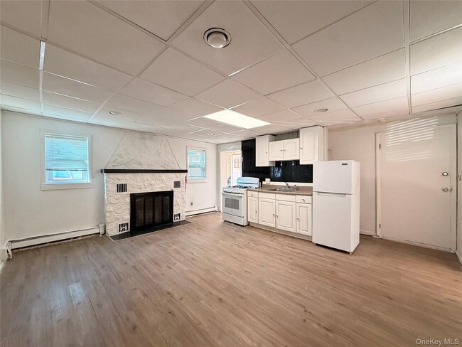 Building Photo - 196 Rock Hill Dr Unit 3