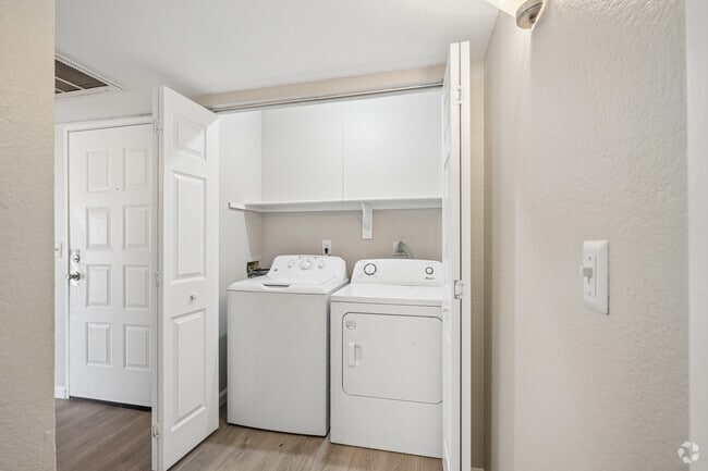 Cascade - 2BR, 2BA - 968SF - Laundry
