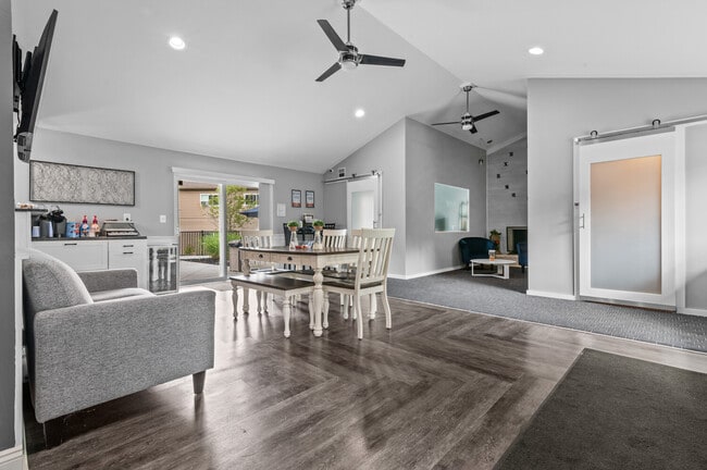 Clubhouse/coffee bar