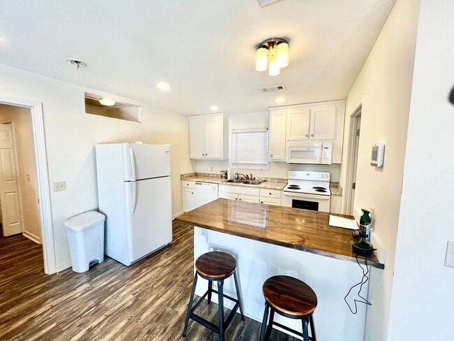 Photo - 302 Corman Ave