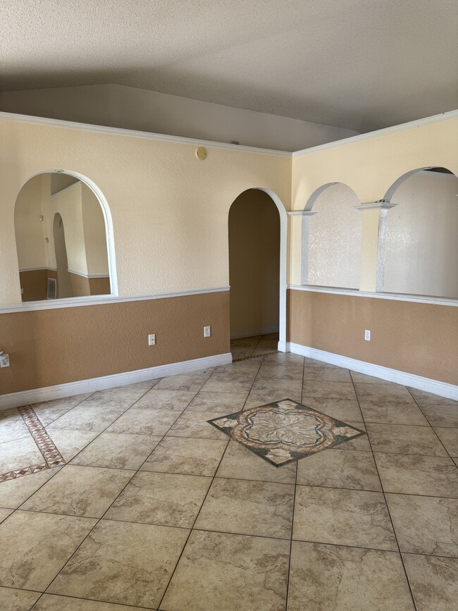Building Photo - 1027 Dudley Dr Rental