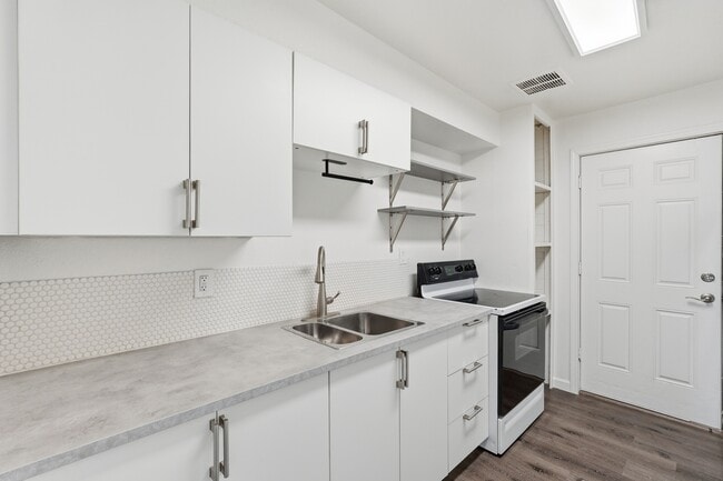1320 N 48th Pl Unit 2