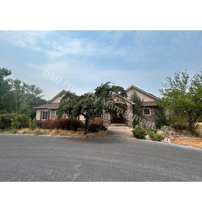 Photo - 568 Mahard Dr