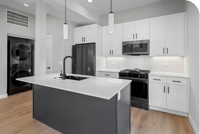 Building Photo - 2412 W Belden Ave Unit 1R