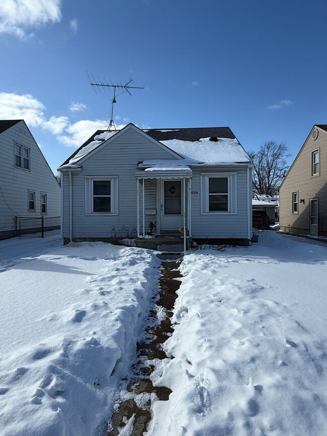Building Photo - Move-In Ready 3 Bedroom, 2 Bathroom Home in Dearborn
