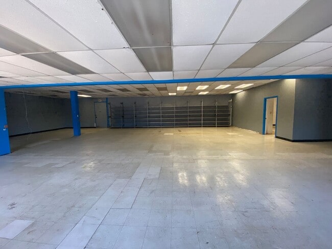 Building Photo - storage containers/ commercial building Unit Showroom/office space