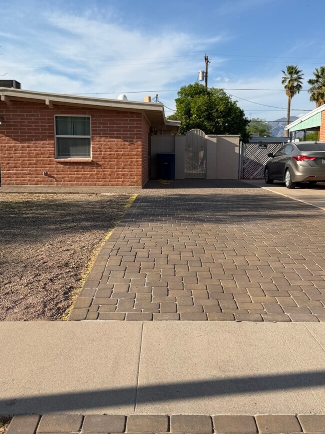 Photo - 2825 E 21st St