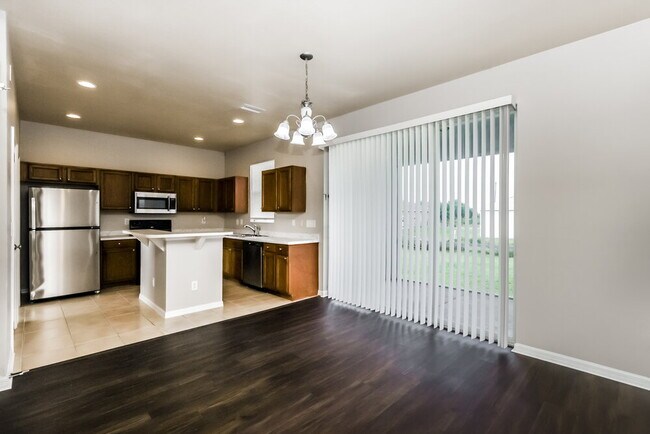 Photo - 304 Lancelot Ave