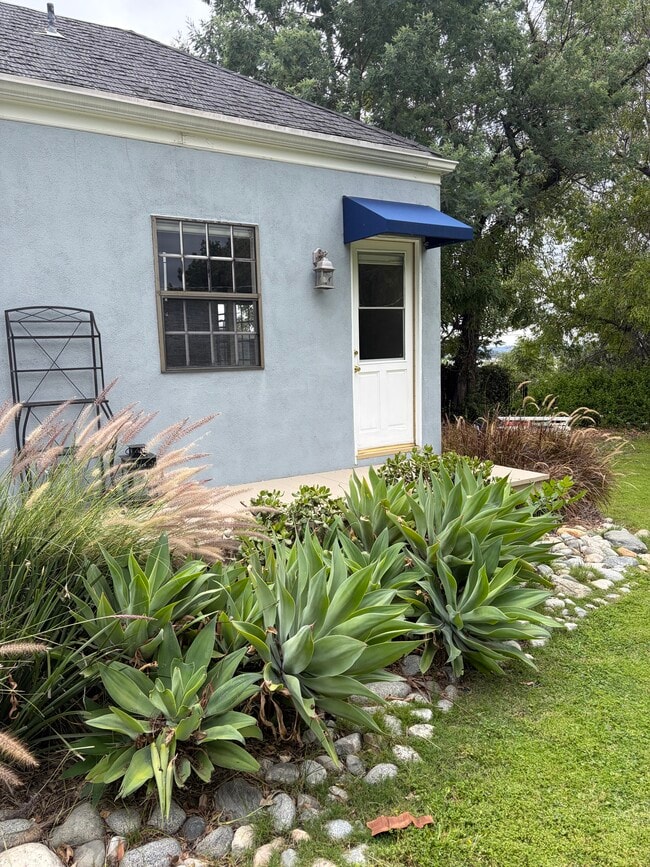 Entrance with deck for plants - 665 Rim Rd Unit Pasadena Studio Bungalow