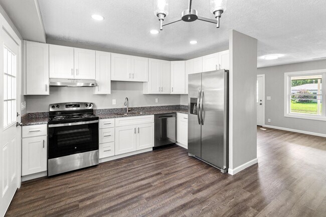 Photo - 261 Sunset Dr S