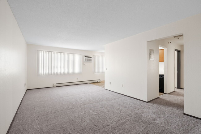 2 Bedroom - 2 Bed / 1 Bath - 860 Sq.Ft. - Summit Square Apartments