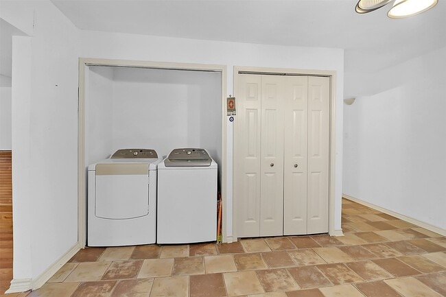 Photo - 727 S Iowa St