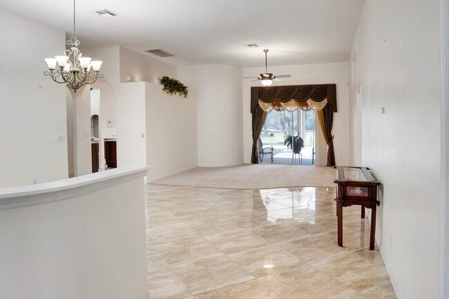 Photo - 215 Strathmore Cir