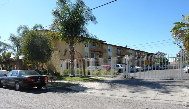Photo - 7521 Simpson Ave