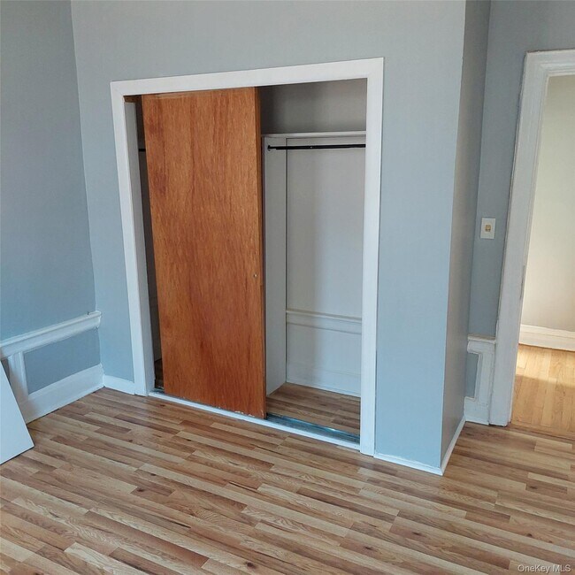 Photo - 699 Hinsdale St