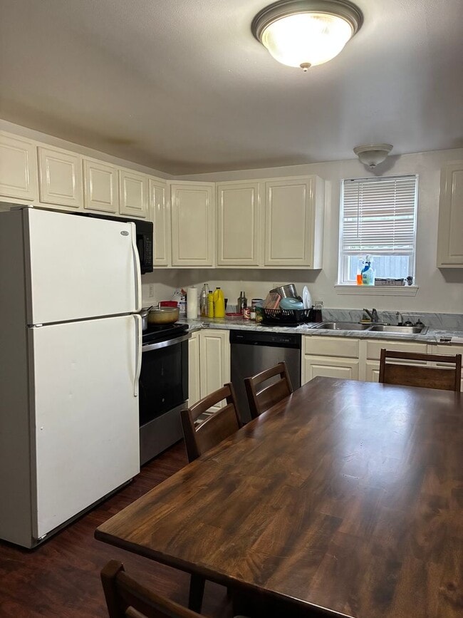 Building Photo - McKeon Park Apartments Unit 6