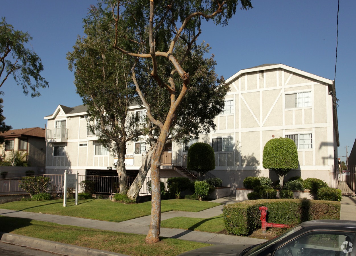 Brookside Square - Brookside Square Apartments