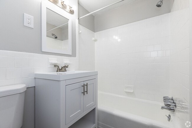 Photo - Regency Court Apartments