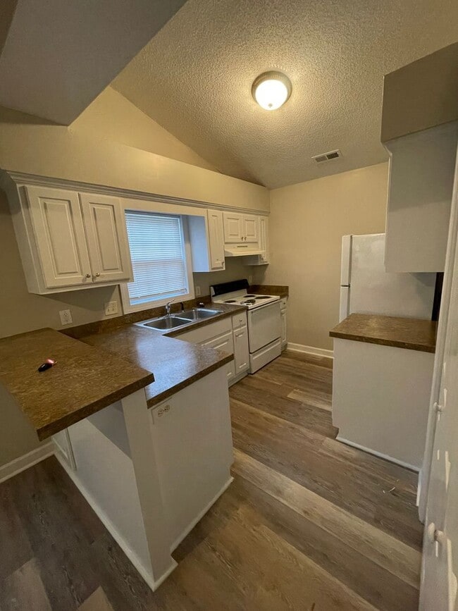 Photo - 2416 Winding Creek Dr SW