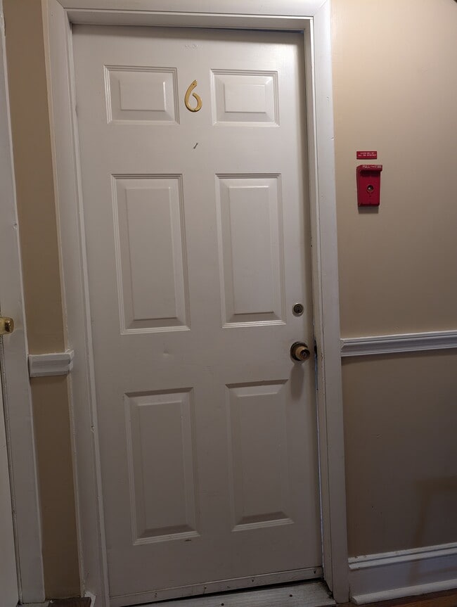 Puerta principal - 3901 James St Unidad 6