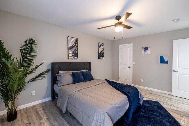 2BR, 1.5BA - 1,000SF - Primary Bedroom