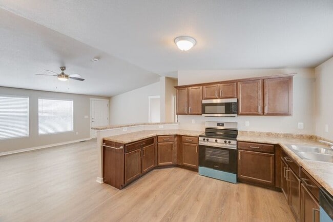 Photo - 1512 Tweed St