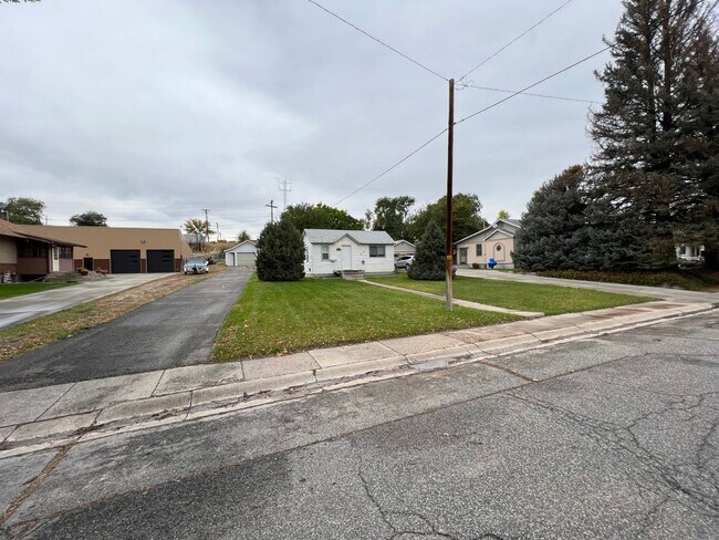 214 N 2 St