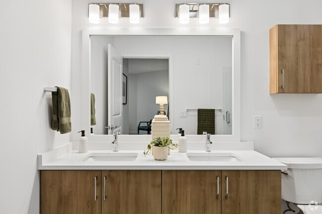 2BR, 2BA w/Den - 1,286SF - Primary Bathroom