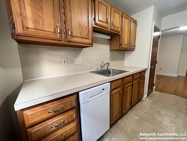 Photo - 11 Brattle Dr Unit 2