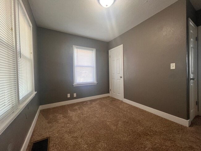 Photo - Cozy 2 Bed 1 Bath HOUSE w Garage