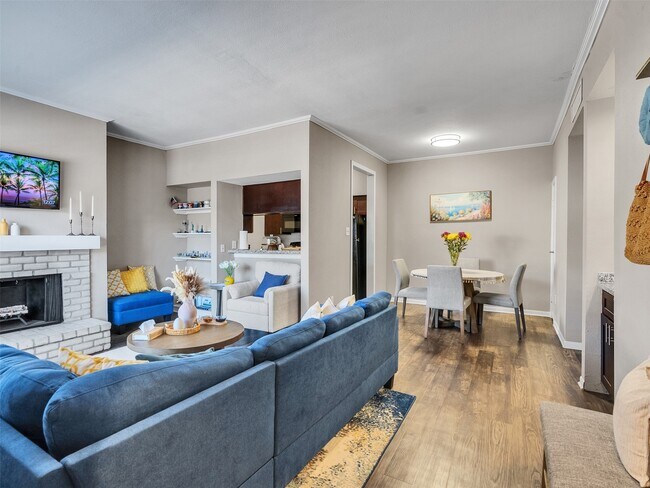 Building Photo - 702 Bering Dr Unit P