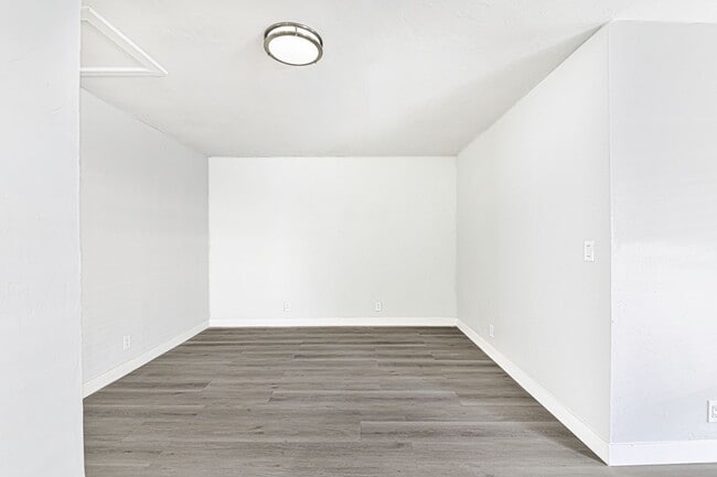 Photo - 811 Gardenia Avenue