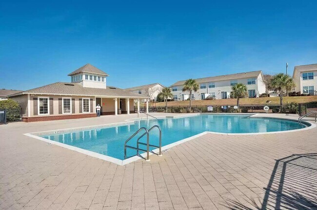 Photo - 748 Majestic Dr