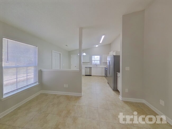 Photo - 882 Anchor Way NE