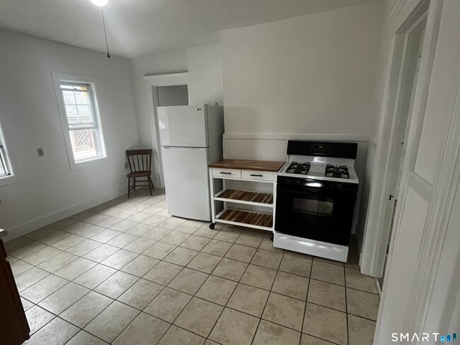 162 Connecticut Ave Unidad Second Floor