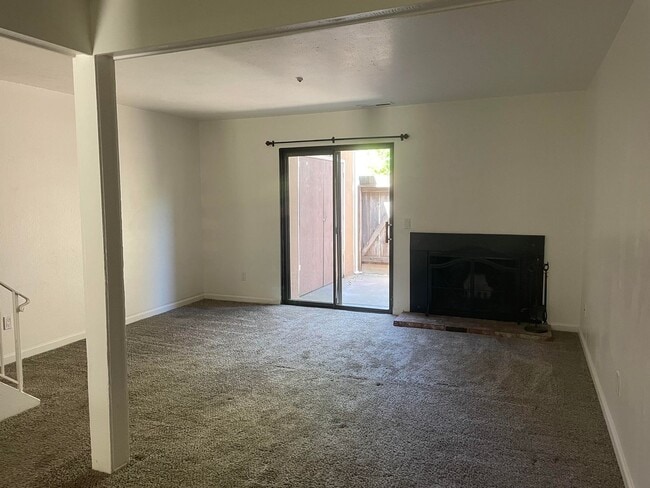 Photo - 2 Bedroom 1.5 bath Townhome!