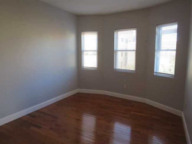 Photo - 360 Somerville Ave Unidad 3