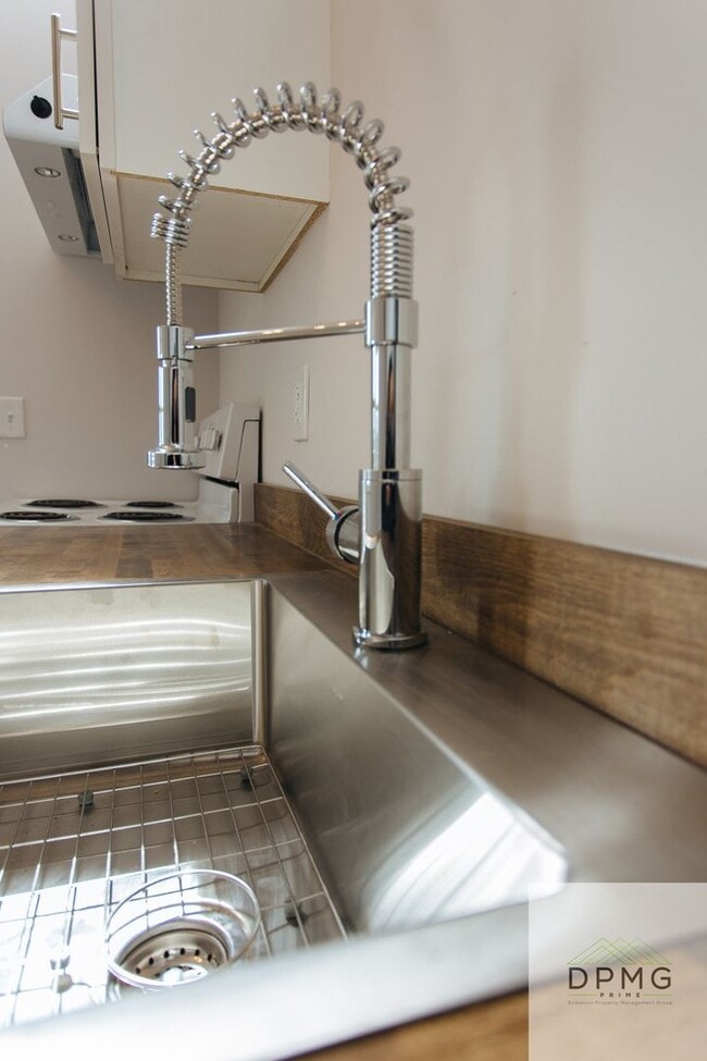 Photo - 322 E Hillsdale St Unit 2