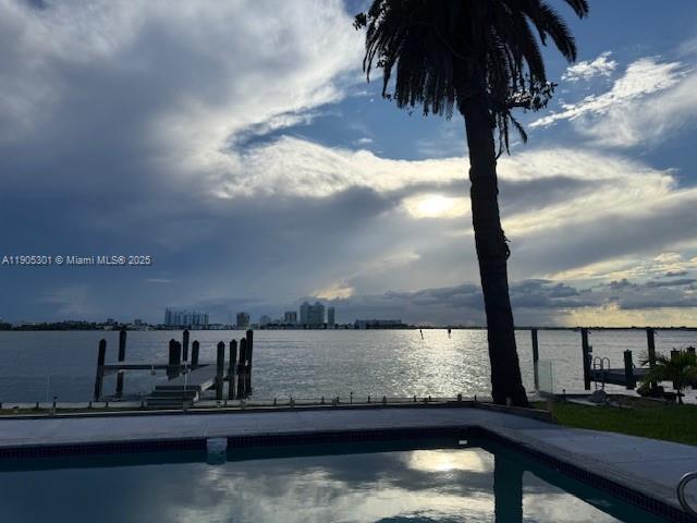 Building Photo - 1101 S Shore Dr