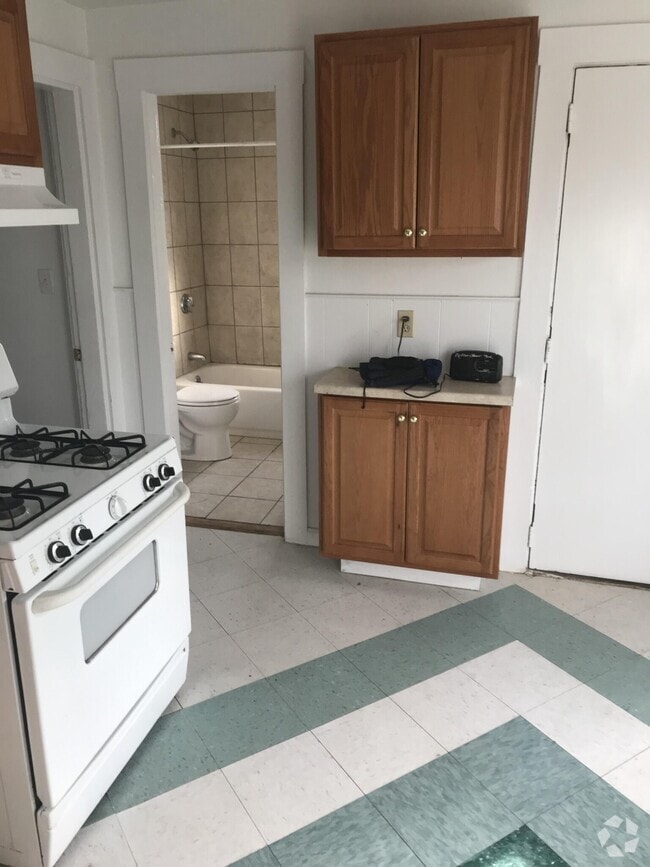 Building Photo - 10 Warren St Unit 3 Rental