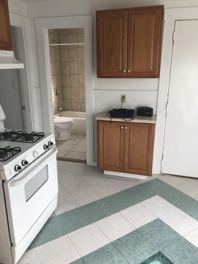 Building Photo - 10 Warren St Unit 3 Rental