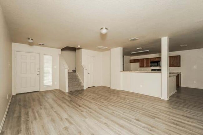 Photo - 7006 Heathers Way