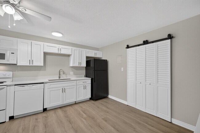 Photo - Cedar Court