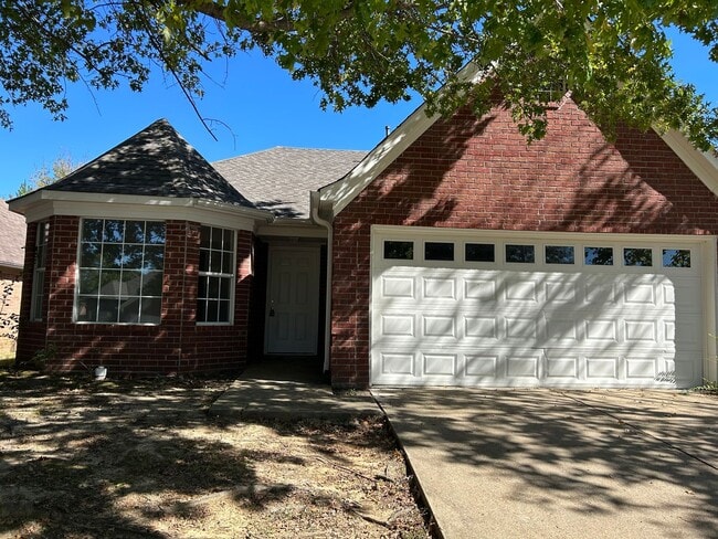 Building Photo - 7668 Tally Ho Dr E