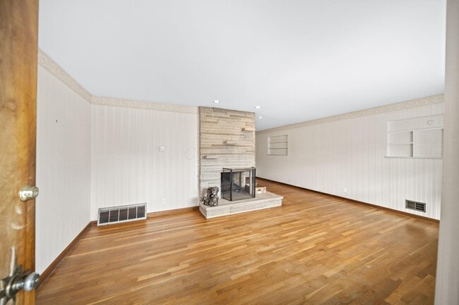 Photo - 1565 Garywood Ave