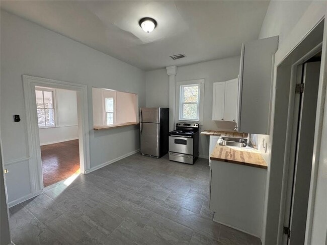 Photo - 194 N Clarendon Ave