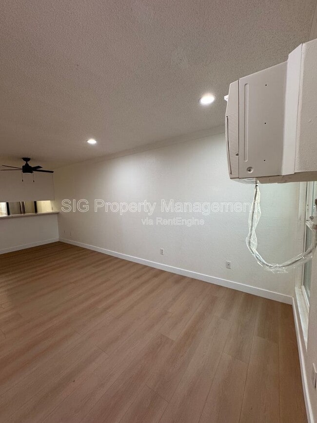 Photo - 10635 Sherman Grove Ave Unidad 18